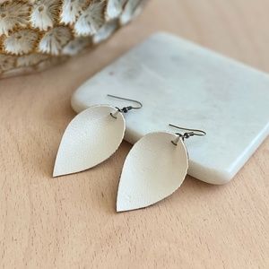 Vegan Leather Mini Earings - Snow & Bronze